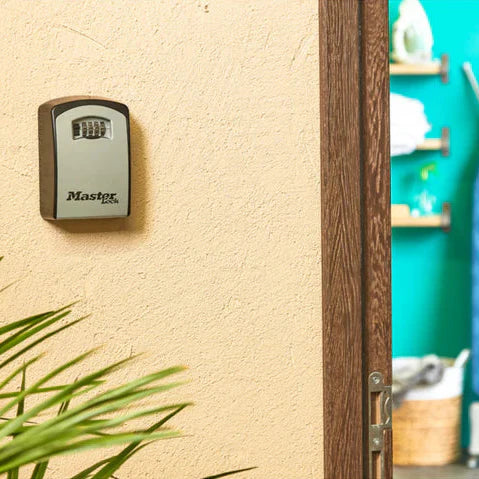 MasterLock - Ekstra Stor Veggmontert Nøkkelboks med 4‑Sifret Kode - Game-On.no